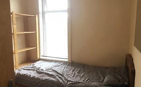 Single Room - Town & University Nearby, 24H Bus, Airport-Linked