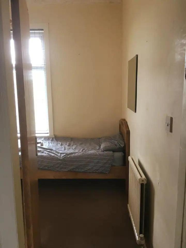 Single Room - Town & University Nearby, 24H Bus, Airport-Linked Manchester Exterior photo