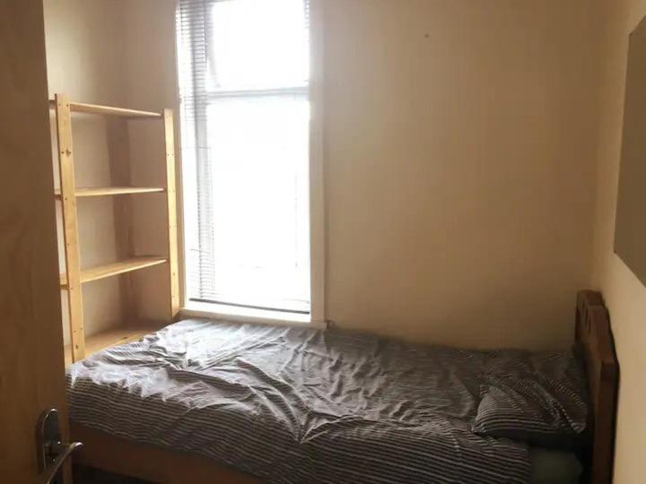 Single Room - Town & University Nearby, 24H Bus, Airport-Linked Manchester Exterior photo